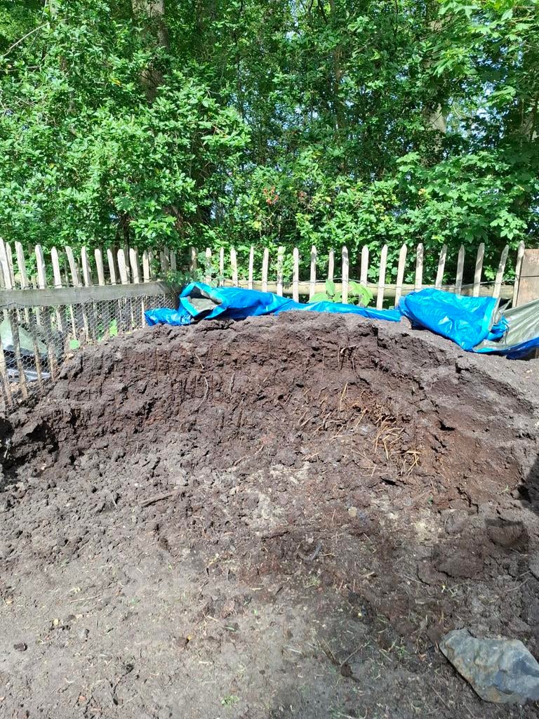 paardenmest van 1 jaar oud, Ophalen, Tuinaarde