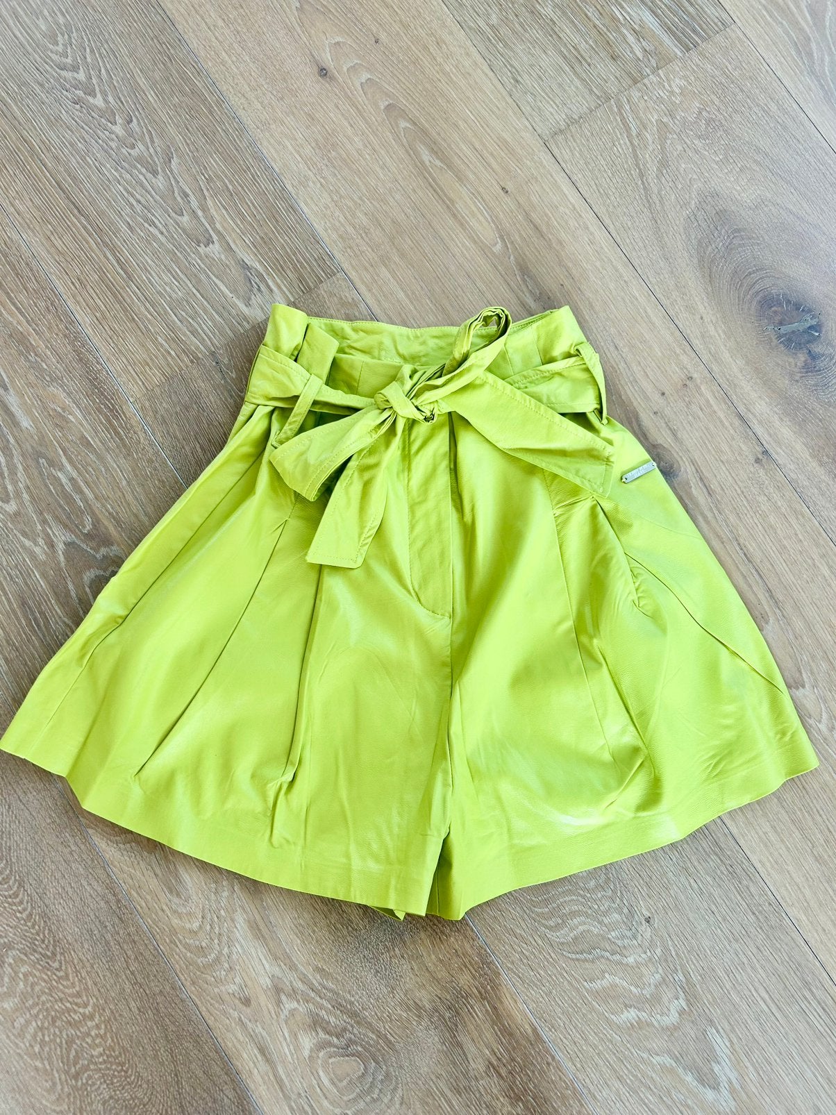 DENNY ROSE vegan leather short lime mt 36, 38 en 42, Kleding | Dames, Italie, Verzenden, Nieuw, Gaudi