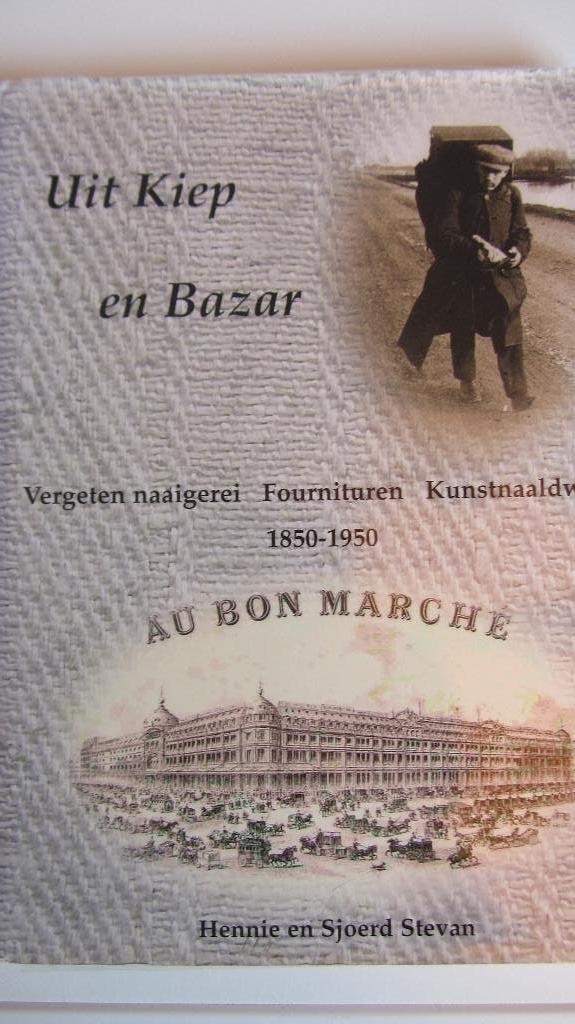Uit Kiep en Bazar - Vergeten naaigerei-fournituren-naaldwerk, Ophalen of Verzenden, Zo goed als nieuw, Overige onderwerpen