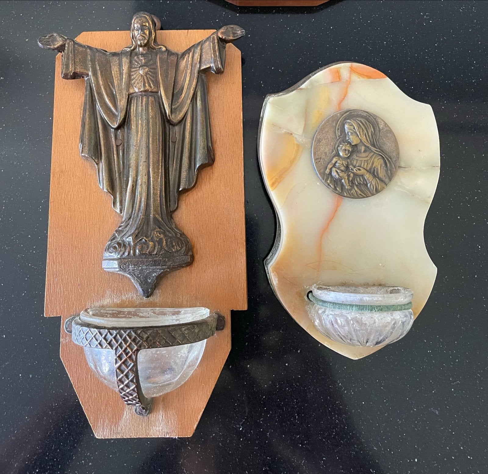 Set van 2 Art Deco Wijwaterbakjes - Marmer en Hout, Antiek en Kunst, Ophalen of Verzenden