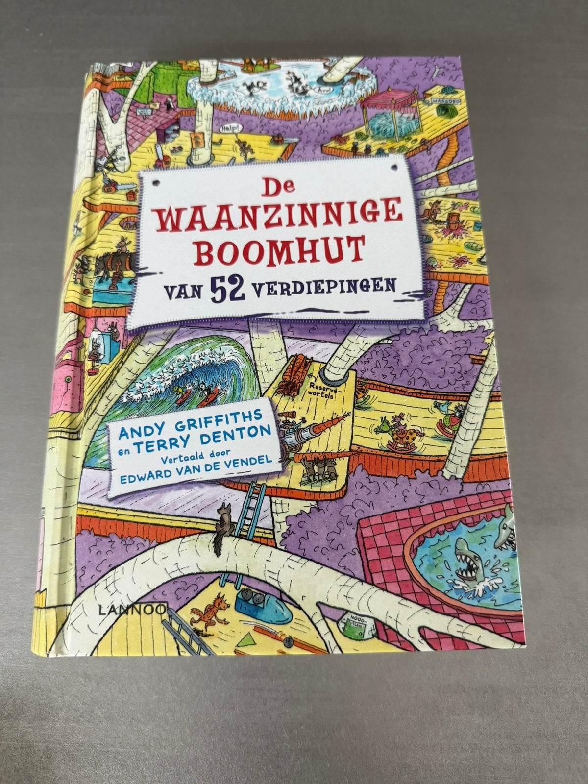 De waanzinnige boomhut van 52 verdiepingen. Deel 4, Boeken, Ophalen of Verzenden, Zo goed als nieuw, Fictie