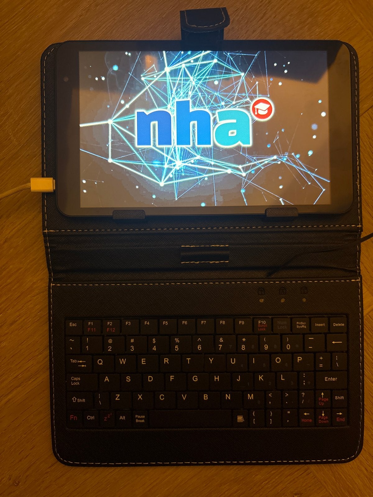 NHA tablet met toetsenbordhoes - Perfect voor studie, Computers en Software, Nieuw, Ophalen of Verzenden, Wi-Fi, 7 inch of minder