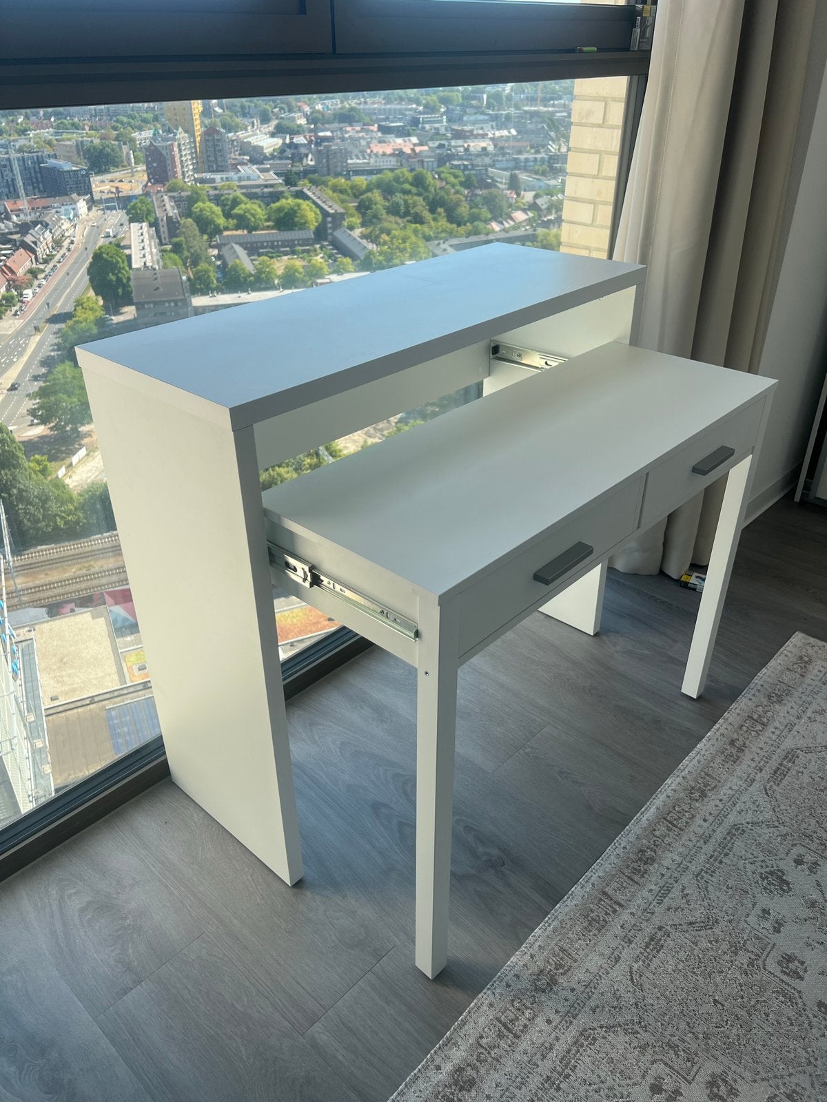 Uittrekbaar bureau 98,5 cm (L) x 36-70 cm (D) x 87,5 cm (H), Huis en Inrichting, Bureaus, Ophalen, Met lades, Spaanplaat of MDF