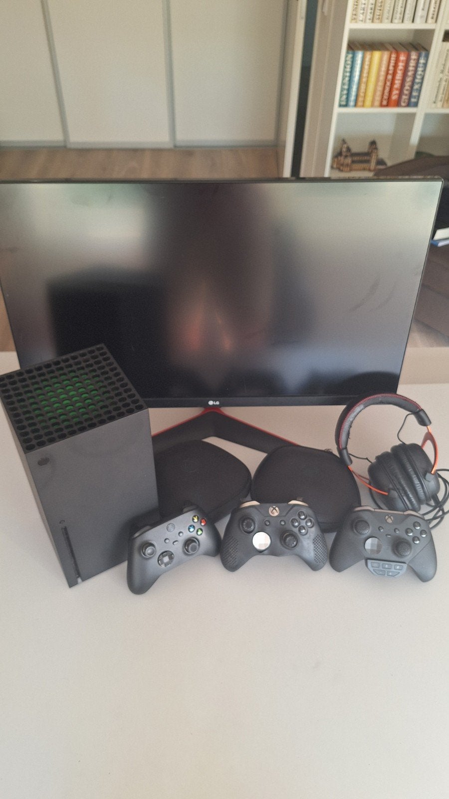 Xbox Series X bundel: LG monitor, 3 controllers & headset!!, Ophalen of Verzenden, Zo goed als nieuw, Xbox Series X