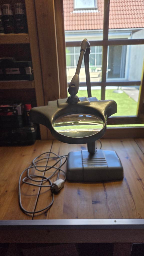 Dazor M-270 bureaulamp met loep, Hobby en Vrije tijd, Vergrootglazen, Loepen en Loeplampen, Ophalen of Verzenden, Gebruikt, Vergrootglas of Loep
