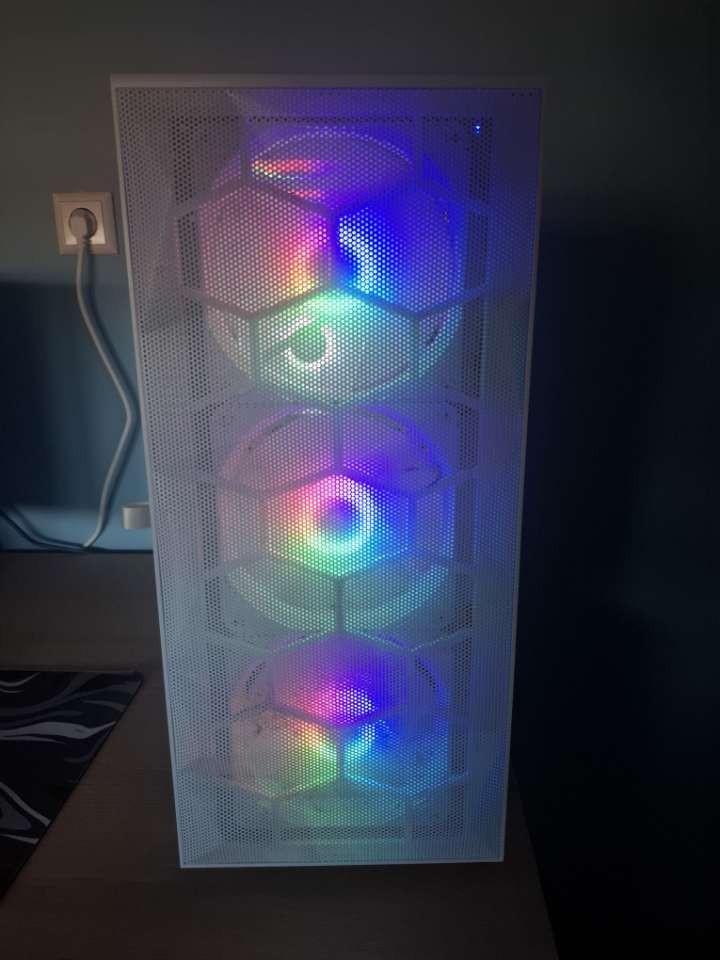 Goeie game pc wit (informatie in beschrijving), Computers en Software, Desktop Pc's, Zo goed als nieuw, 3 tot 4 Ghz, HDD, SSD