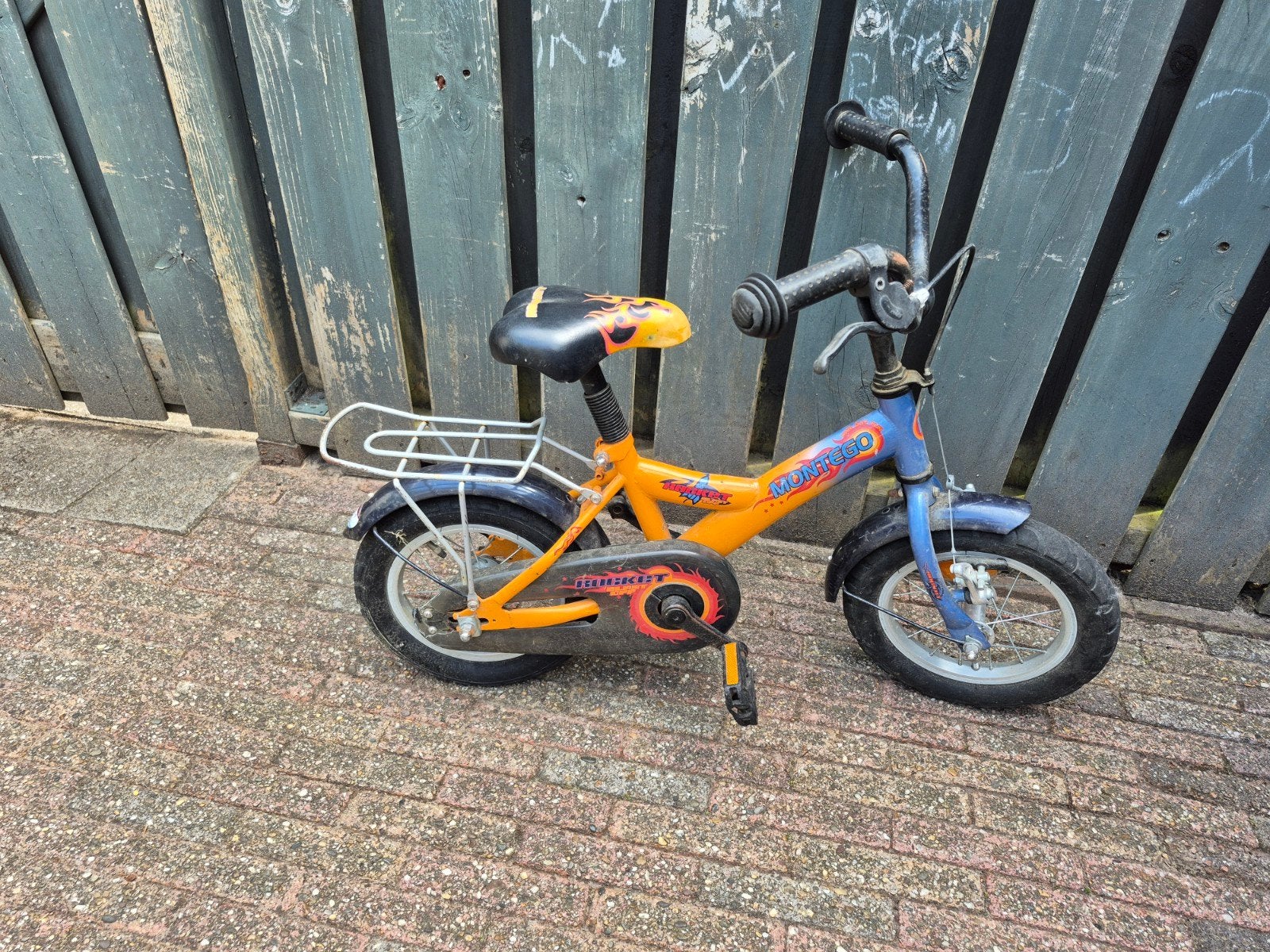 Montego kinderfiets 12 inch - Oranje/Blauw, Fietsen en Brommers, Fietsen | Kinderfietsjes, Ophalen, Gebruikt, Minder dan 16 inch
