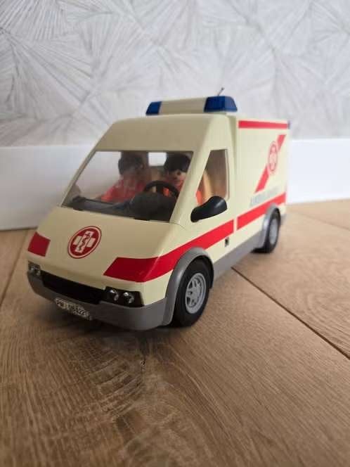 Playmobil Ambulance 4221, Ophalen of Verzenden, Zo goed als nieuw