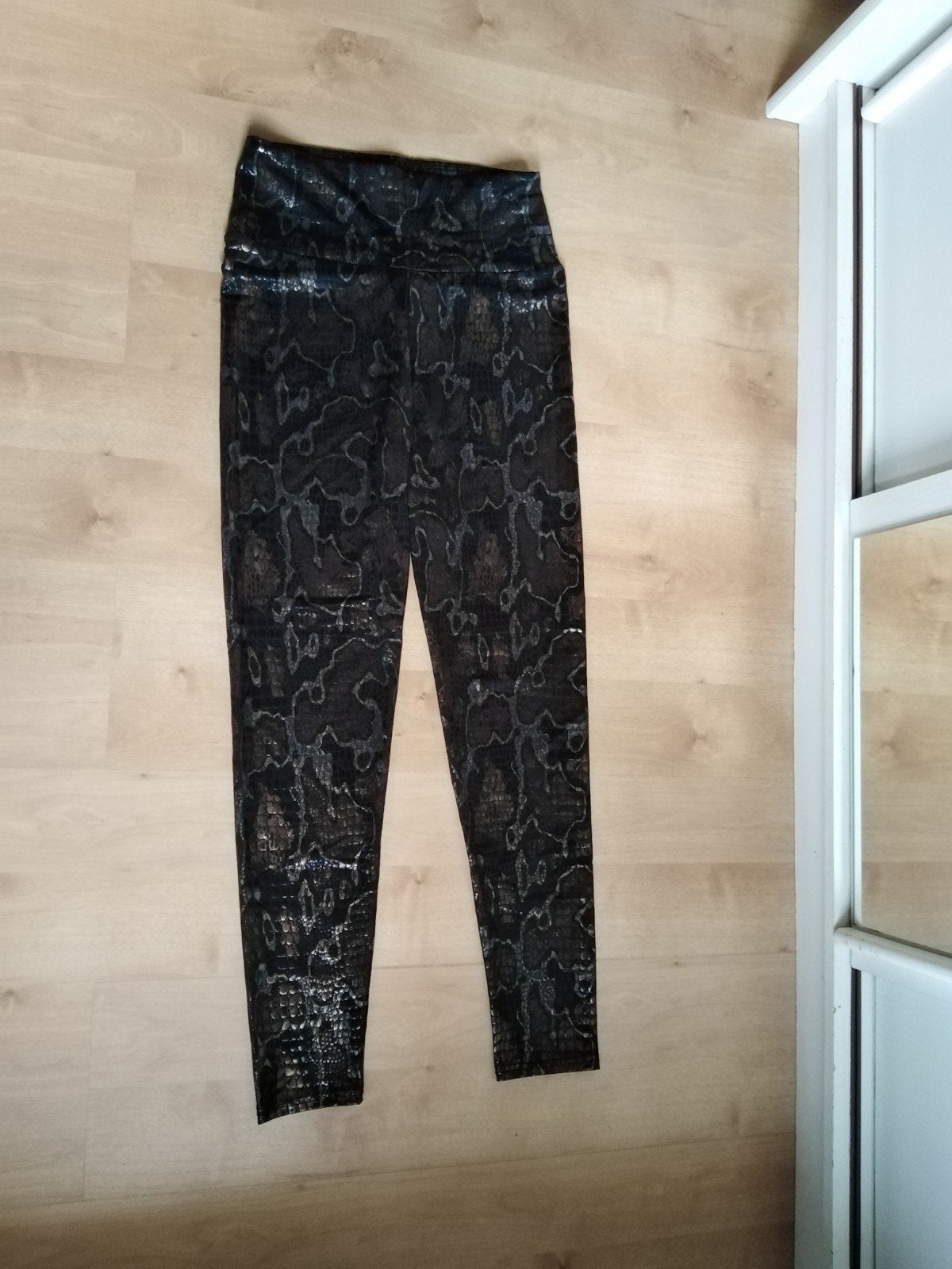 glimmende slangenprint legging, Legging, Maat 36/38 (S), Bruin, Ophalen of Verzenden