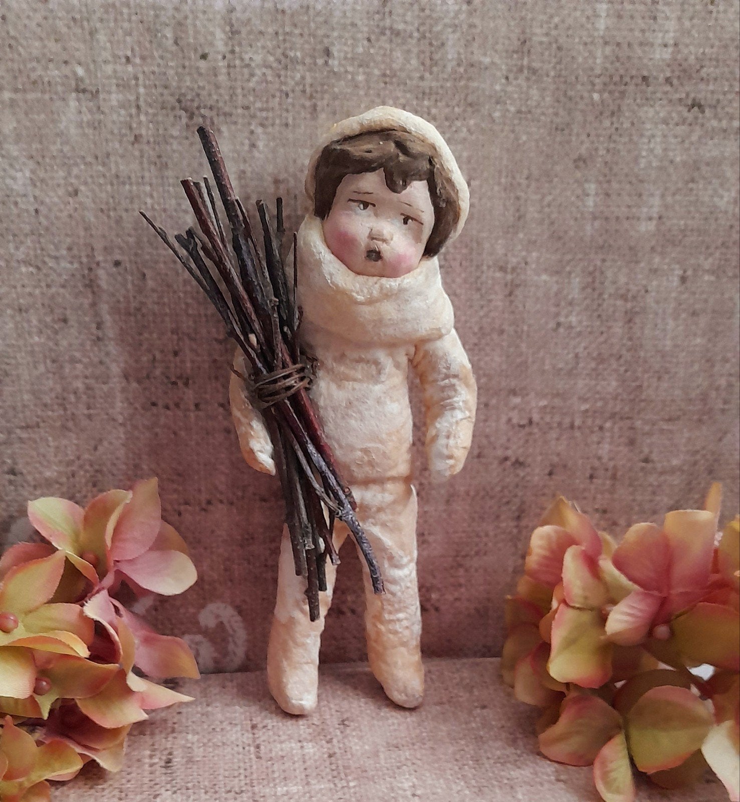 Prachtig brocante wattenpopje met bosje hout Spuncotton, Antiek en Kunst, Ophalen of Verzenden