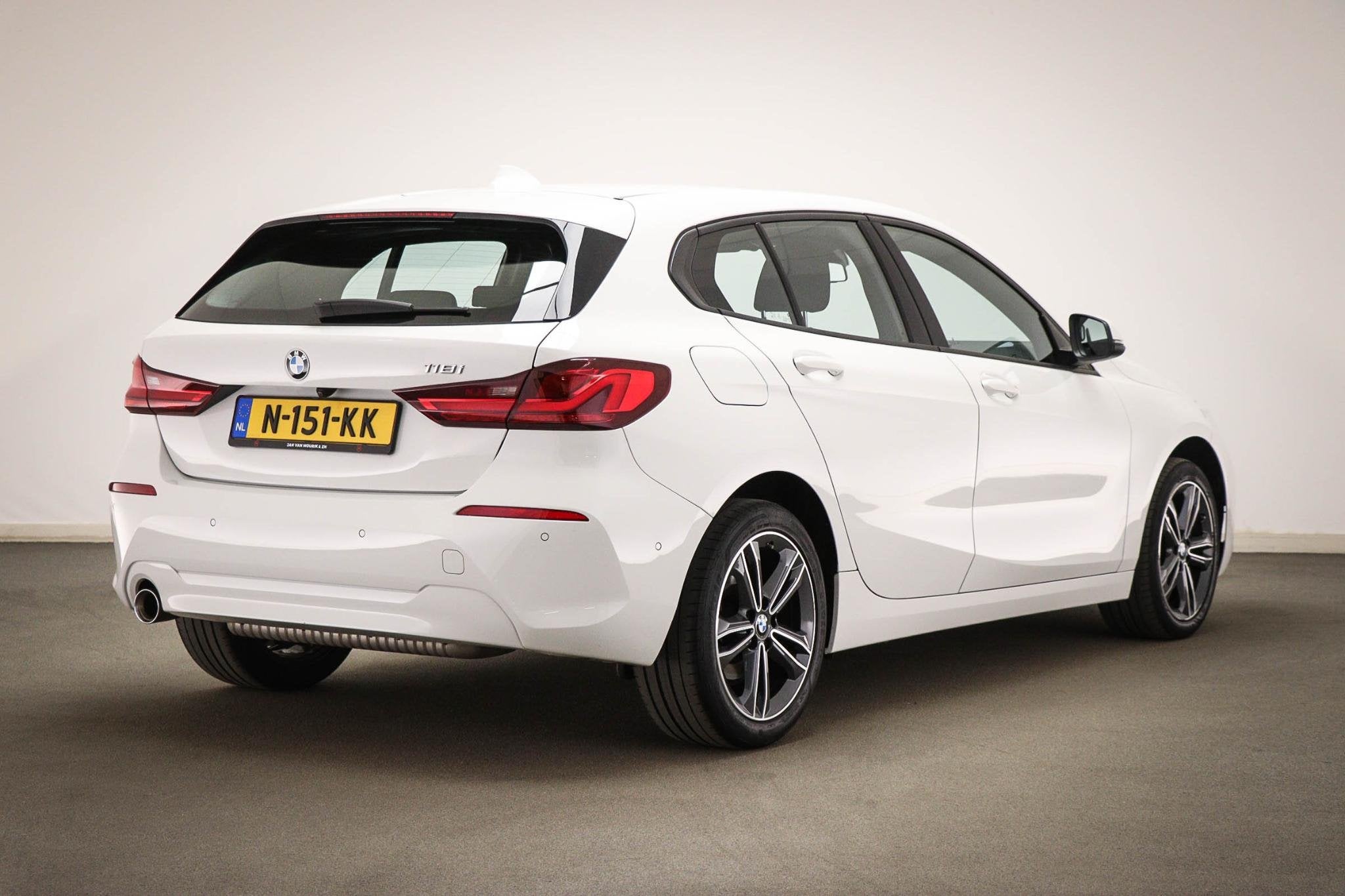 BMW 1-serie 118i Business Edition | PARKING PACK | DAB | APP, Auto's, Dealer onderhouden, Gebruikt, Wit, Origineel Nederlands