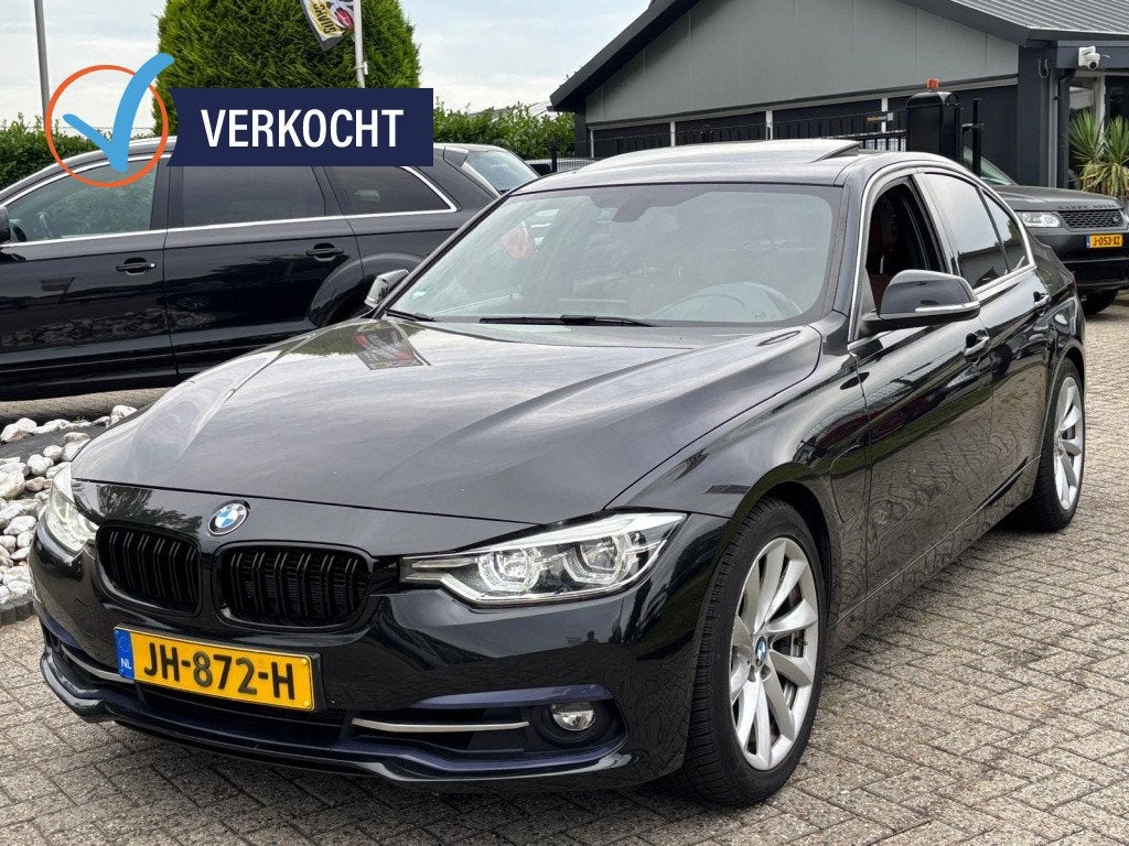 BMW 3-serie 330e Sport Sedan 2016 Zwart Schuifdak Leer NL Au, Auto's, Automaat, 1998 cc, Gebruikt, Euro 6