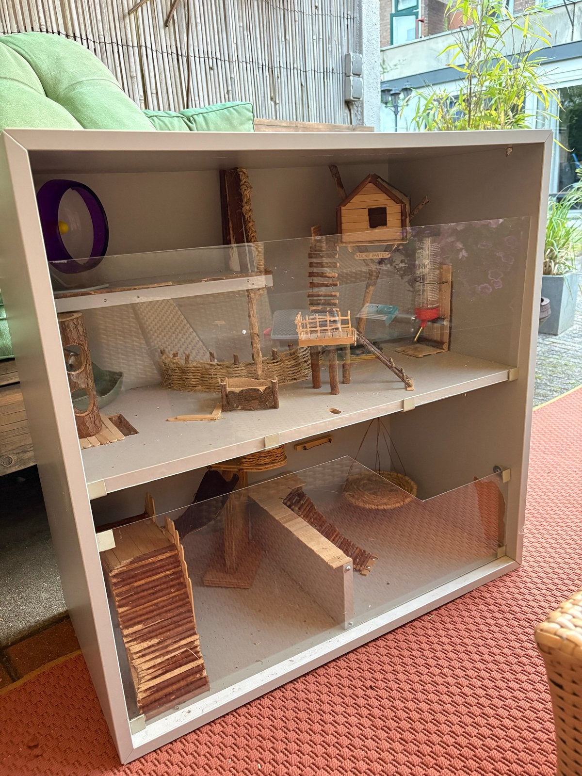 Een luxe hamsterhok gemaakt van een Ikea Eket kast, Ophalen
