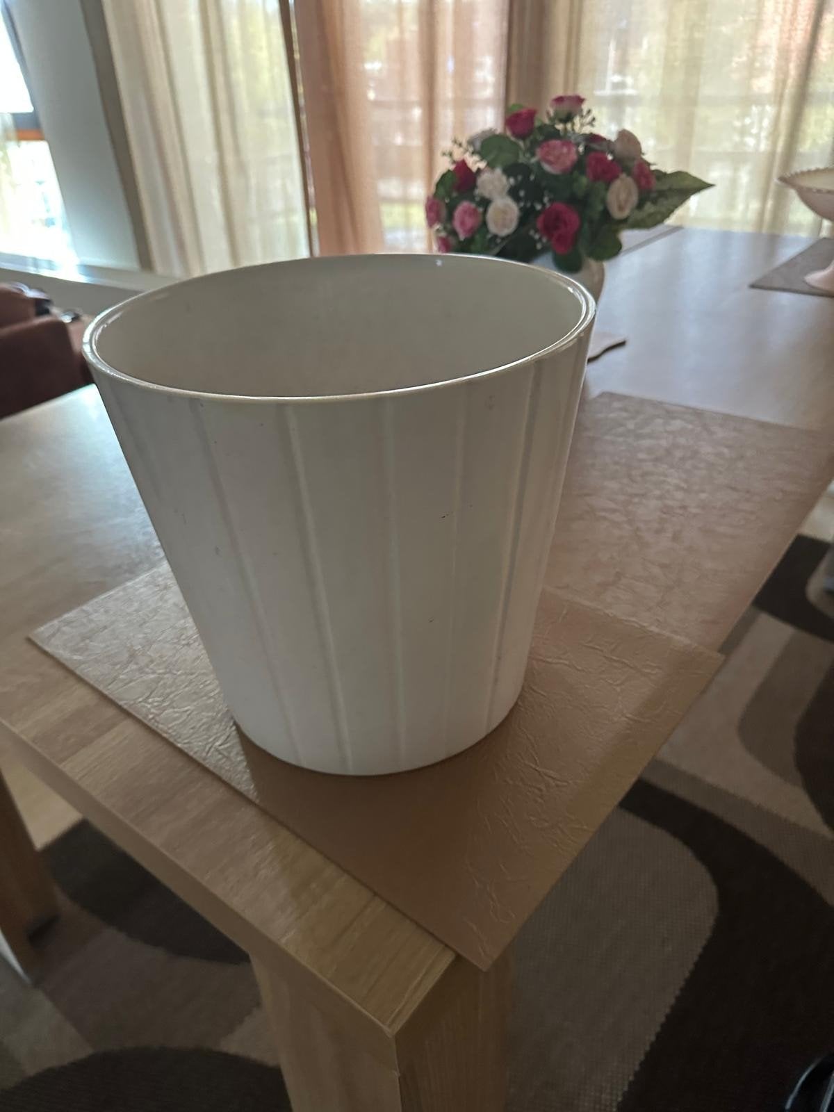 IKEA Kardemumma bloempot - 26 cm hoog en breed, Ophalen, Gebruikt, Wit, Steen/keramiek