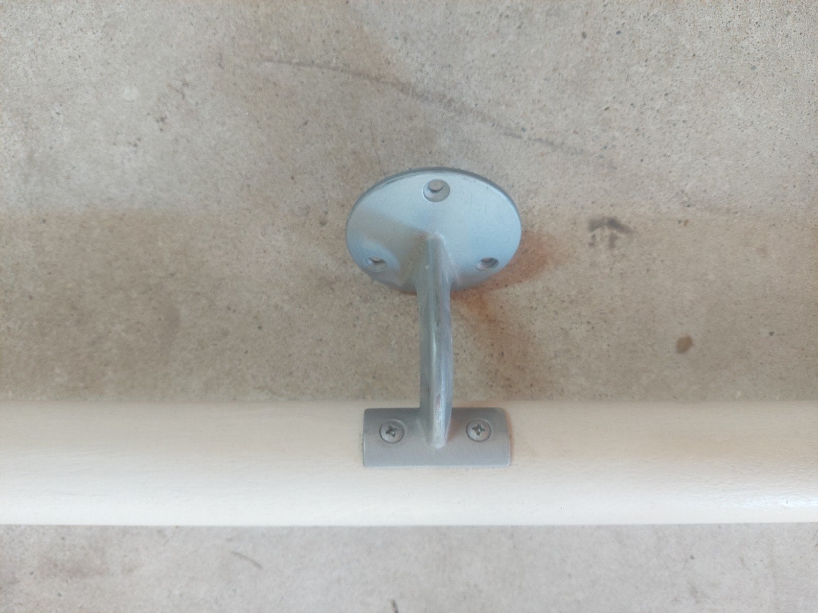 Gratis ronde trapleuning met metalen steunen, Ophalen, Overige materialen, Gebruikt, Overige typen