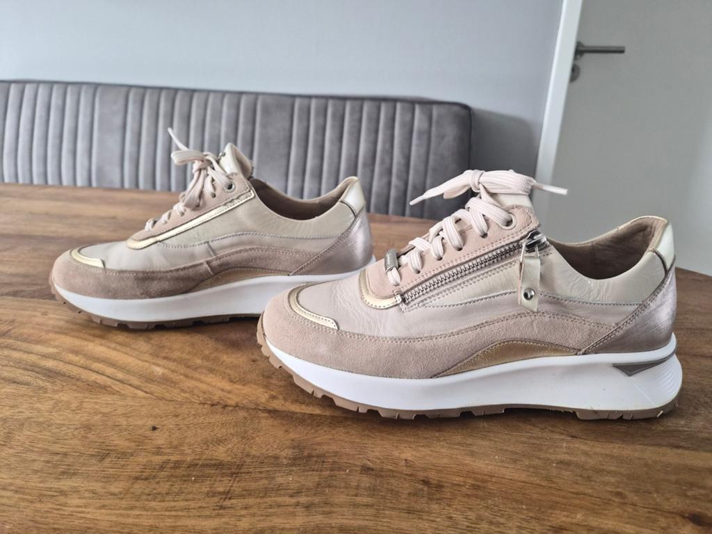 Footnotes beige 38,5 splinternieuw, Kleding | Dames, Schoenen, Ophalen, Nieuw, Beige, Sneakers of Gympen