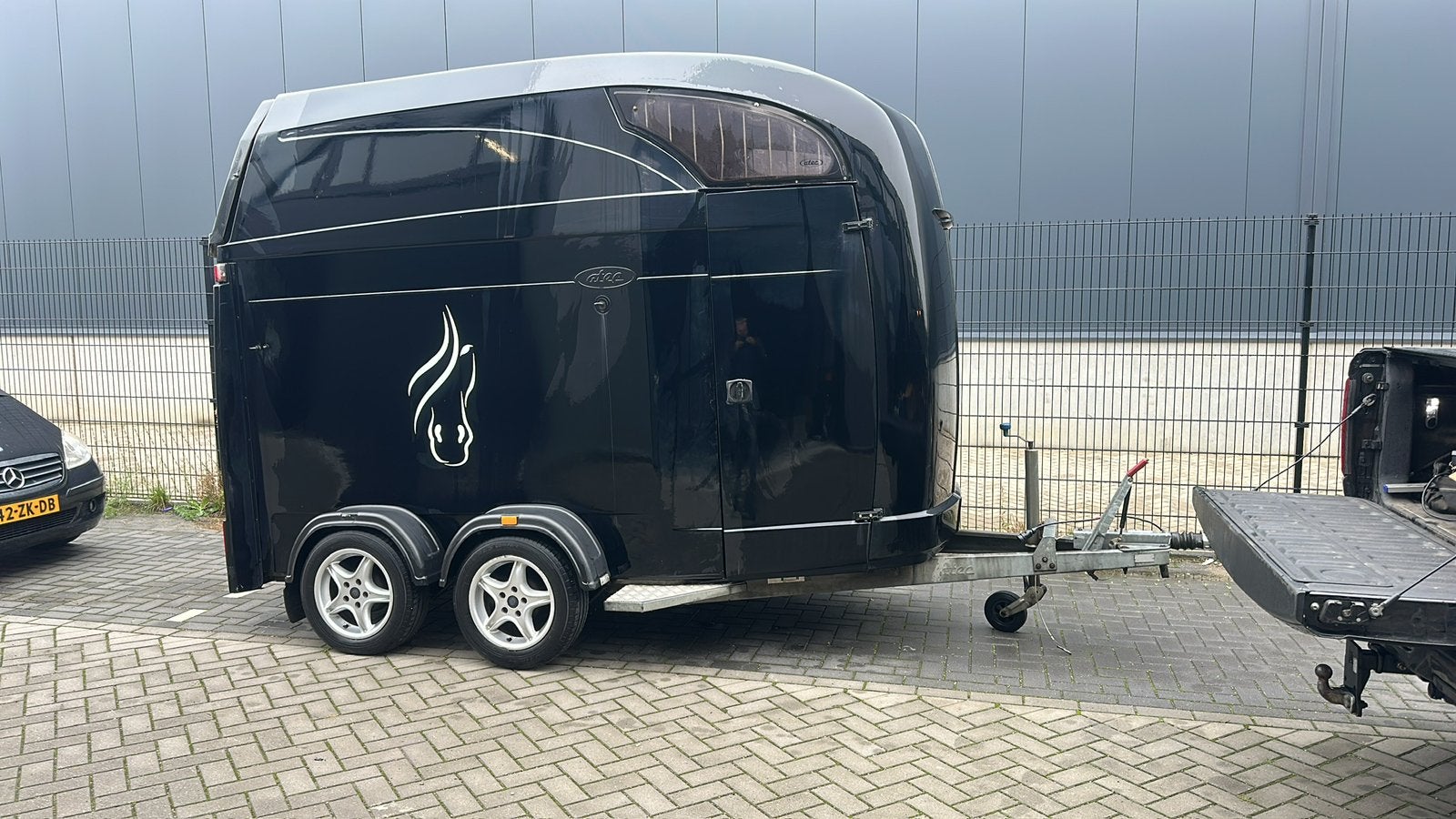 ATEC REGENCY A20 XL 2 paards trailer zadelkamer extra hoog, Ophalen of Verzenden, Gebruikt, Polyester, 2-paards trailer