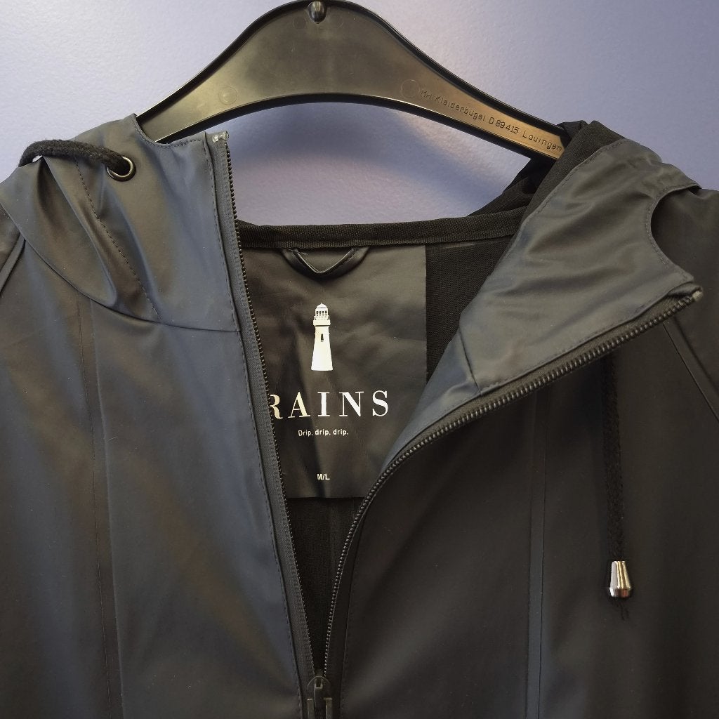 Rains regenjas M/L zwart waterproof dames lang artnr 51646, Maat 38/40 (M), Rains, Rains, Studiestræde 38, 1455 Kopenhagen, Denemarken
