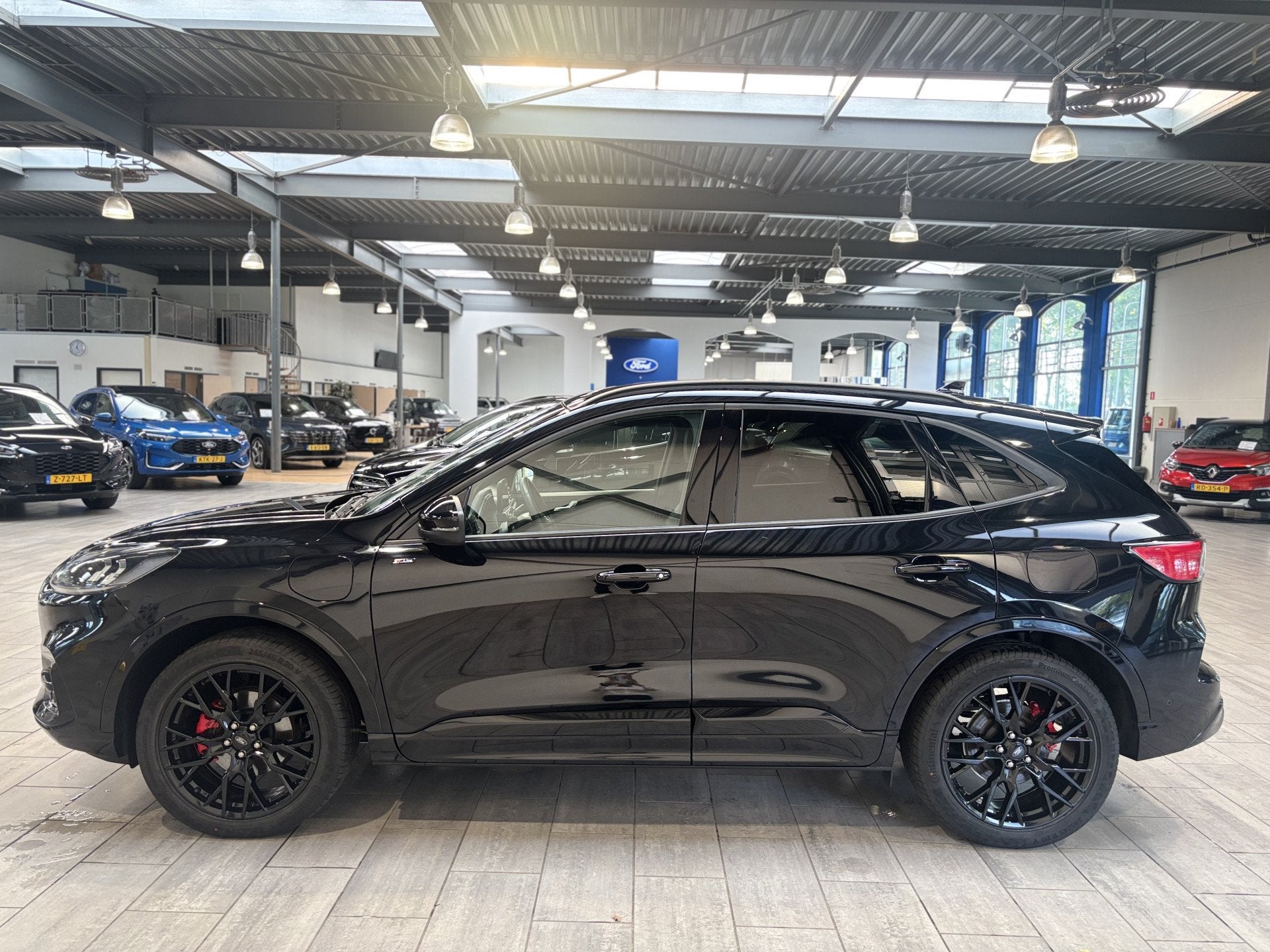 Foto 2 van Ford Kuga 2.5 PHEV ST-Line X | Trekhaak | Winter Pack | 20"
