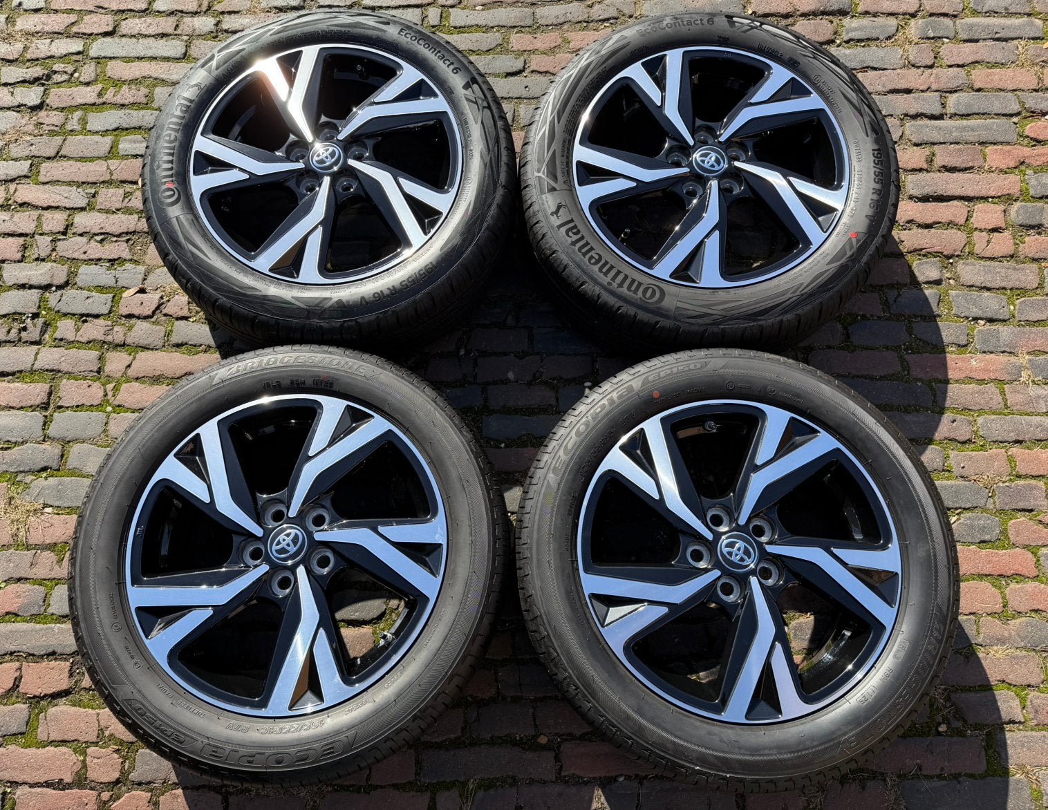 NIEUWE /demo set Toyota Yaris velgen + TPMS + zomerbanden