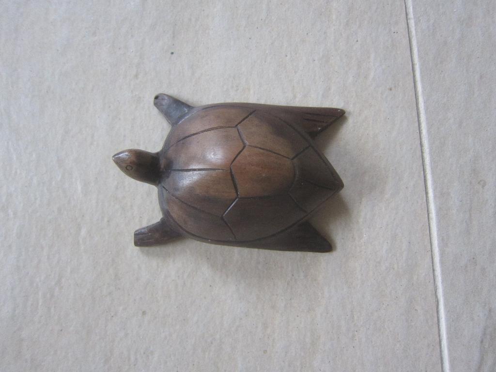 beeldje HOUTSNIJWERK schildpad, Houtsnijwerk, Minder dan 20 cm, Ophalen of Verzenden, Handgemaakt