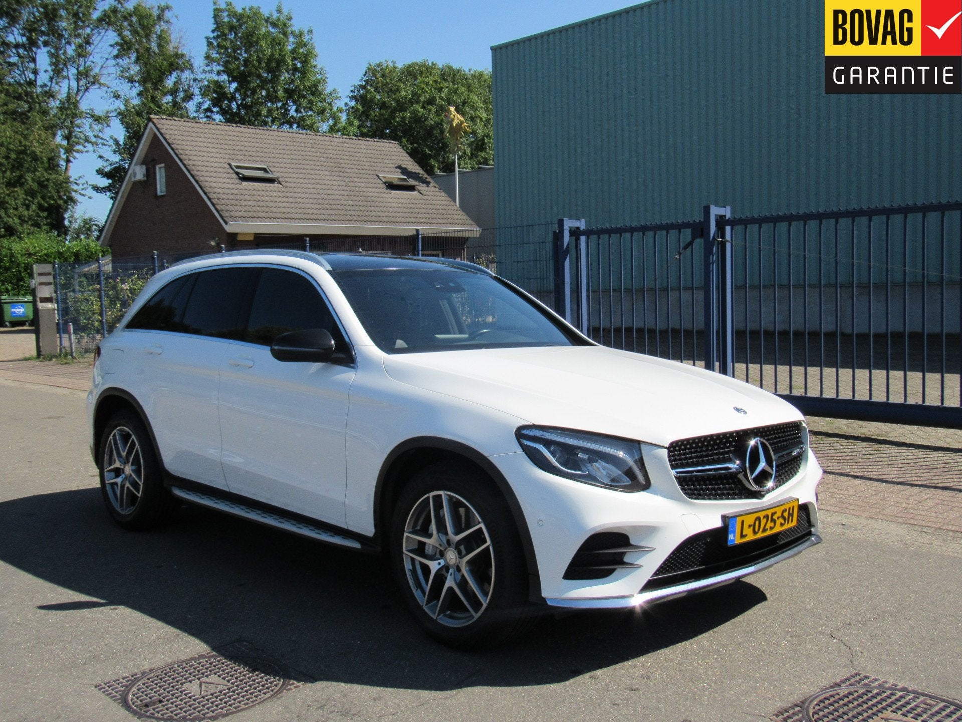 Mercedes-Benz GLC 250 d 4MATIC Prestige AMG (bj 2017), Auto's, Gebruikt, Euro 6, 2500 kg, Wit