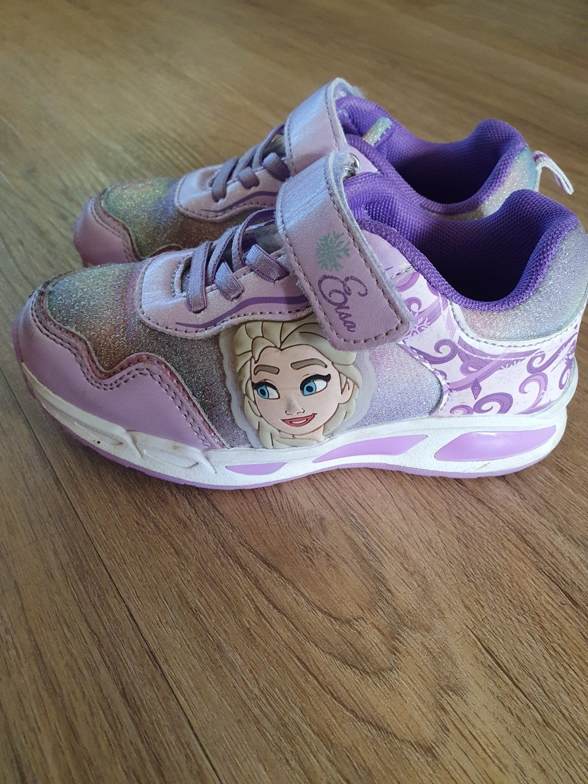 Frozen Elsa schoenen maat 28 met lichtjes, Gebruikt, Meisje, Sportschoenen, Ophalen of Verzenden