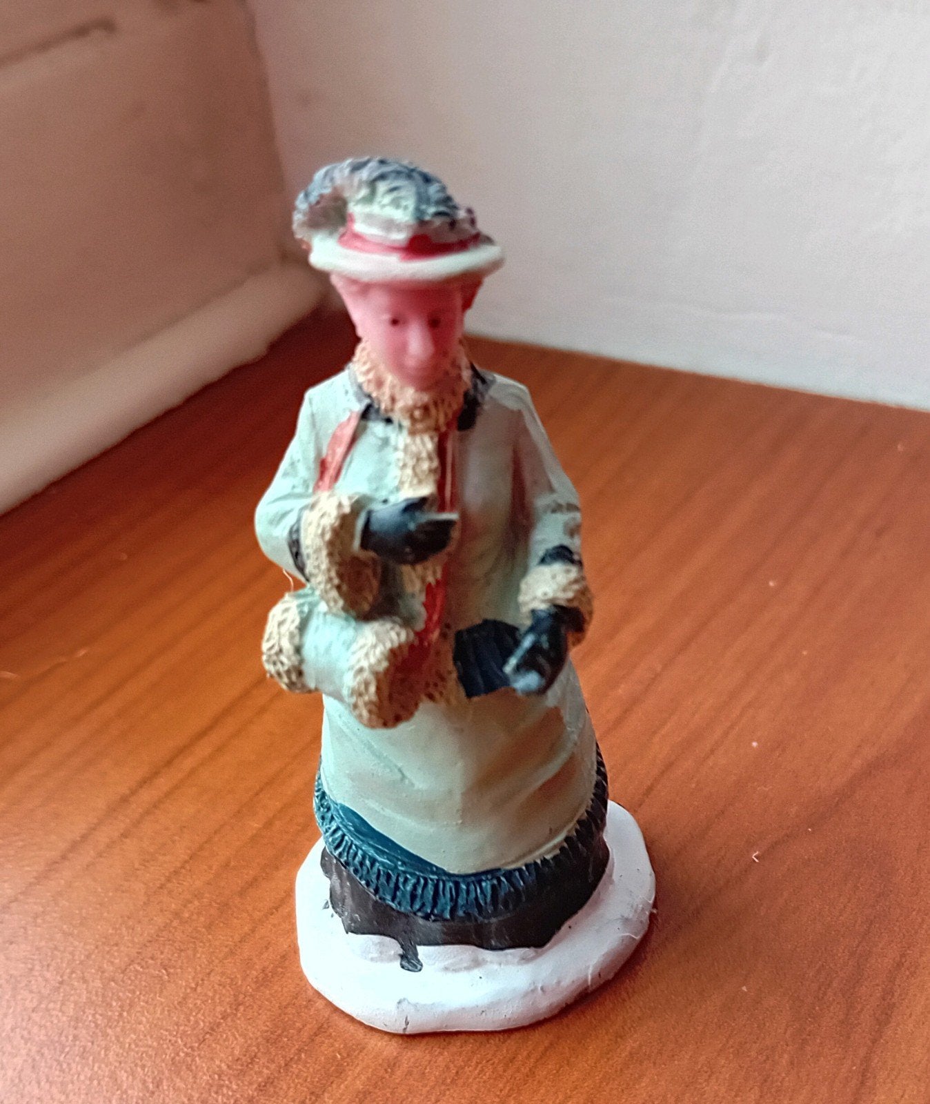 Lemax dame Christmas baby, retired, Lemax figuur Kerstdorp, Diversen, Ophalen of Verzenden