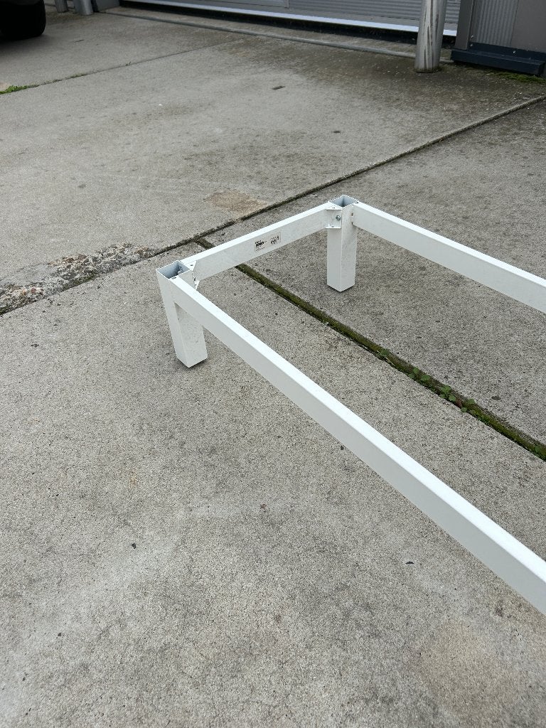 IKEA Wit Metalen Meubelonderstel / Frame met 4 Poten, Doe-het-zelf en Verbouw, Ophalen, 100 tot 250 mm, ., Overige typen