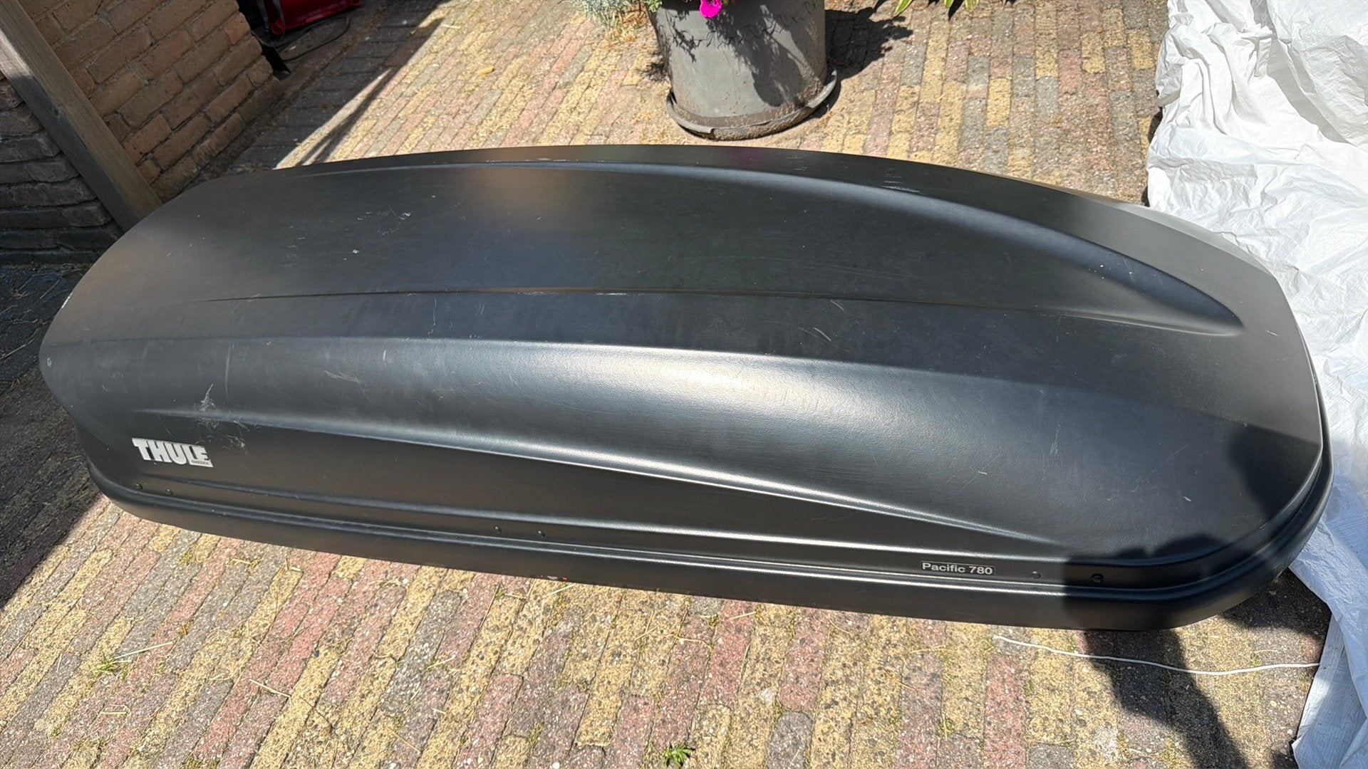 Thule Pacific 780 dakkoffer te huur per 2 aug, Ophalen, Gebruikt