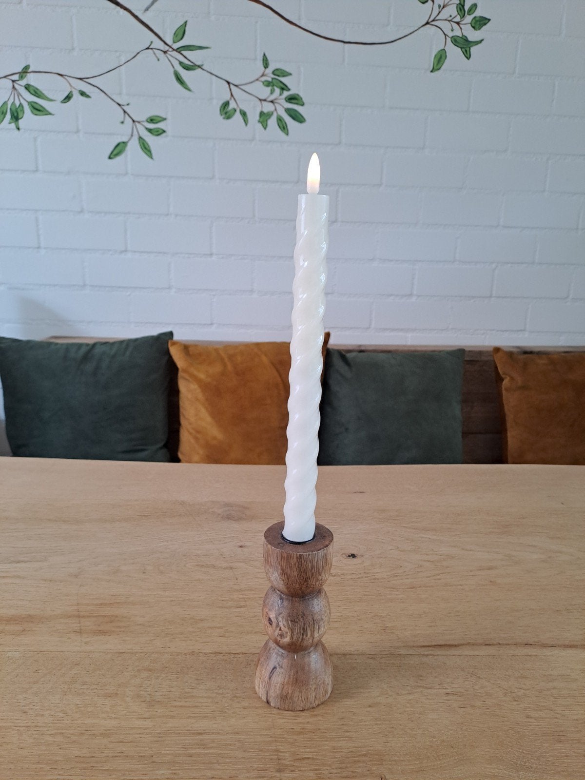 Houten kaarshouder, geschikt voor lange dunne kaarsen., Bruin, Ophalen of Verzenden, Zo goed als nieuw, Kandelaar