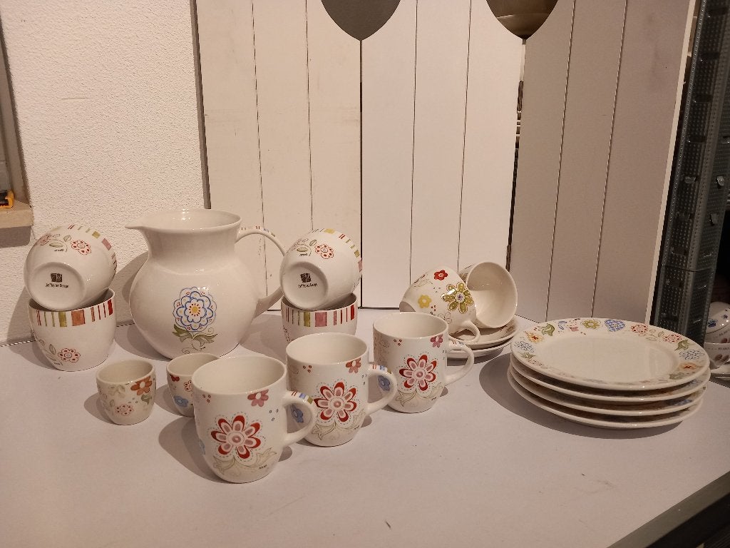 Jet Servies Happiness, Keramiek, Overige typen, Ophalen of Verzenden, Zo goed als nieuw