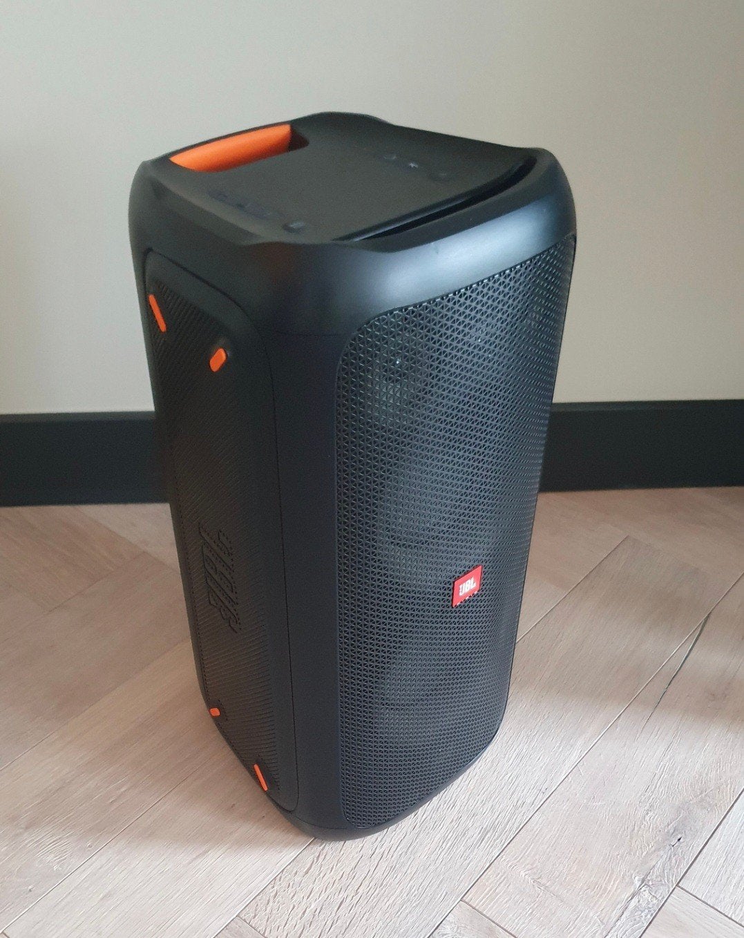 JBL Partybox 300 - Krachtige Party Speaker met Lichteffecten, Audio, Tv en Foto, Luidsprekers, JBL, Party speaker, Zo goed als nieuw