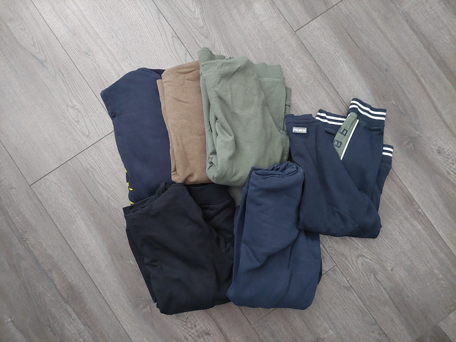 6 Sweaters maat 146-152, Ophalen