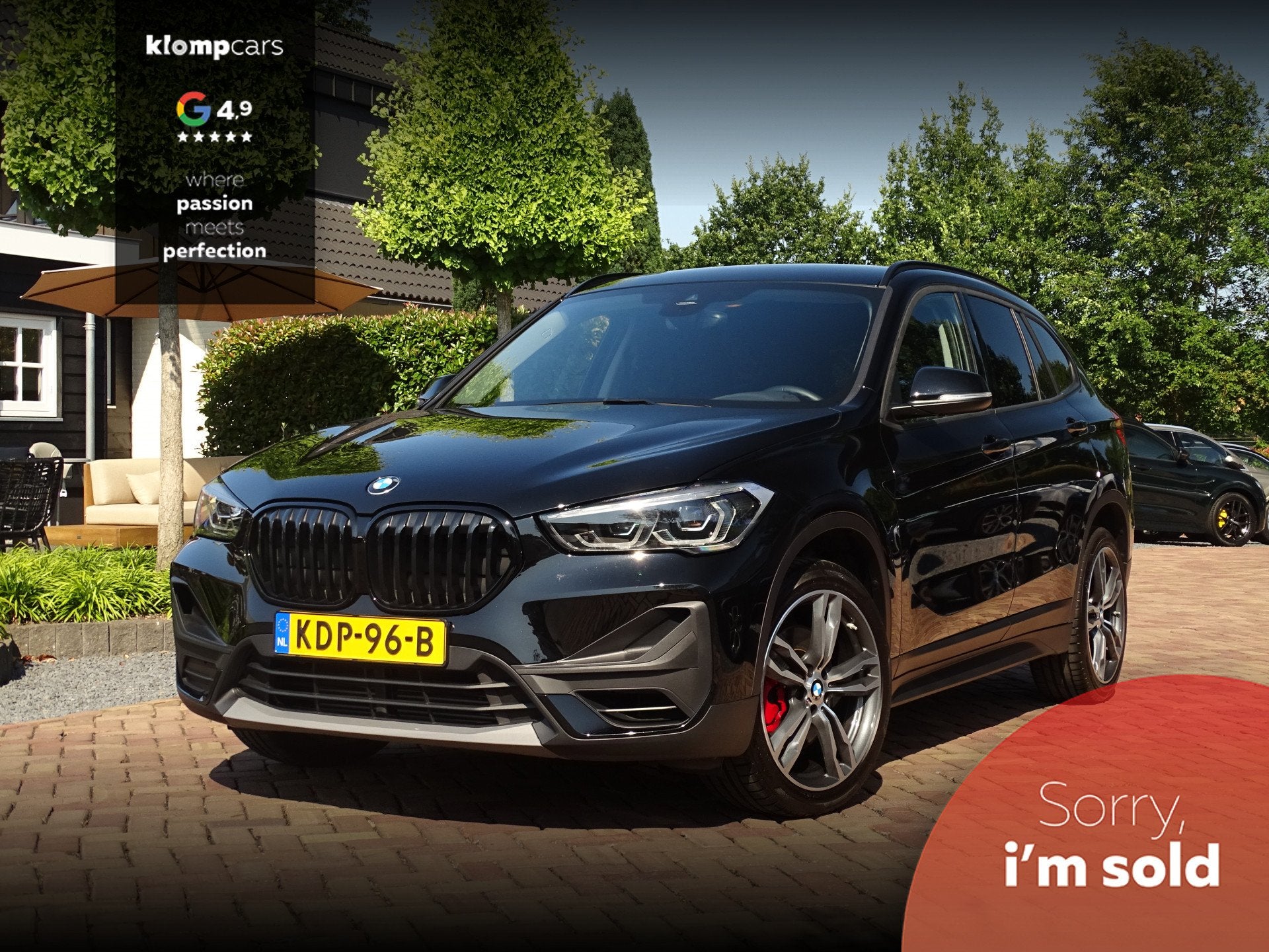 BMW X1 sDrive20i Sportif | All-Black | Uniek | Custom | 19 i, Auto's, BMW, Stof, Gebruikt, Zwart, Bedrijf