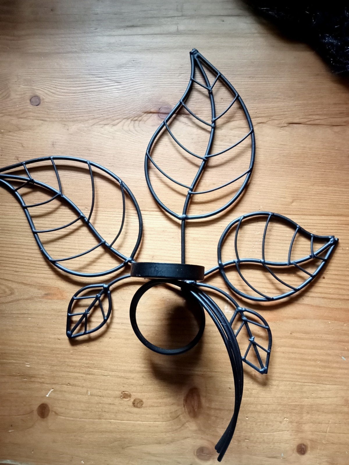 Leuke zwart metalen wanddecoratie , bladeren met kaarshouder, Huis en Inrichting, Ophalen of Verzenden, Zo goed als nieuw, Zwart