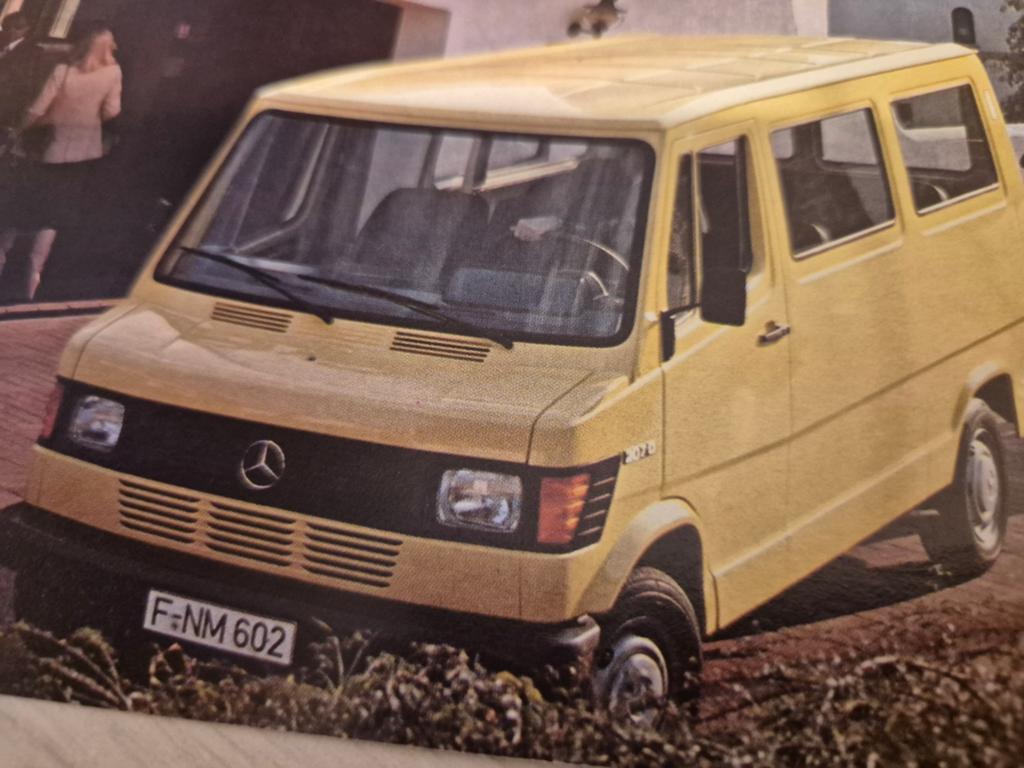 Jaren 70 introductie Mercedes 207d 308 folder Nederlands, Ophalen of Verzenden, Zo goed als nieuw, Mercedes