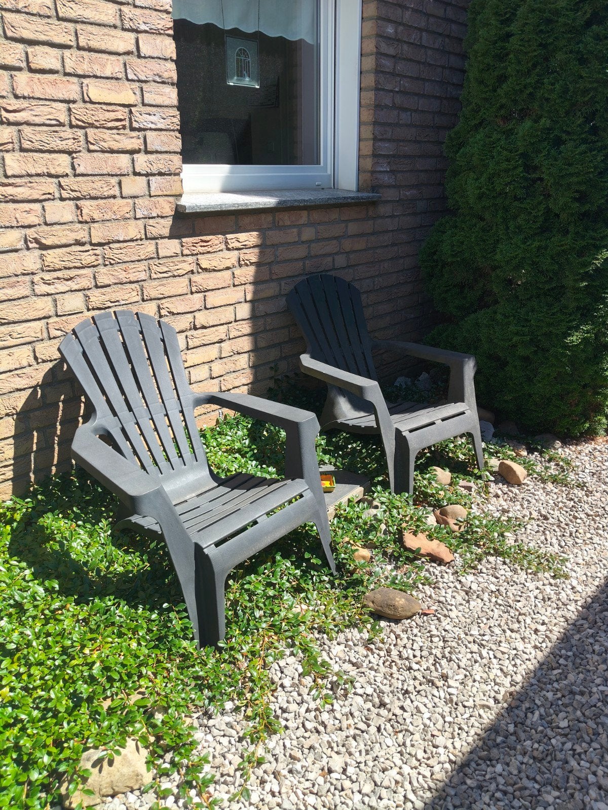 2x Kunststof Loungestoelen - Grijs, Tuin en Terras, Ophalen, Gebruikt, Kunststof, Stapelbaar