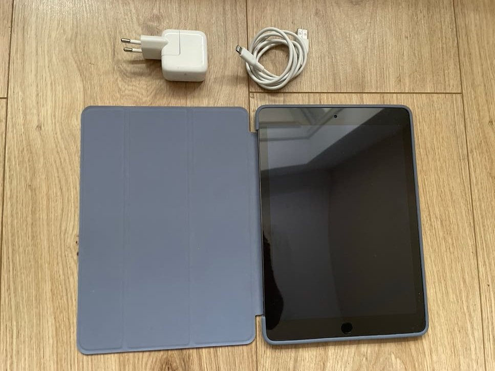 Apple iPad Air 2 64GB + Oplader + Hoes, Computers en Software, Apple iPads, 10 inch, Gebruikt, Apple iPad Air, Ophalen of Verzenden