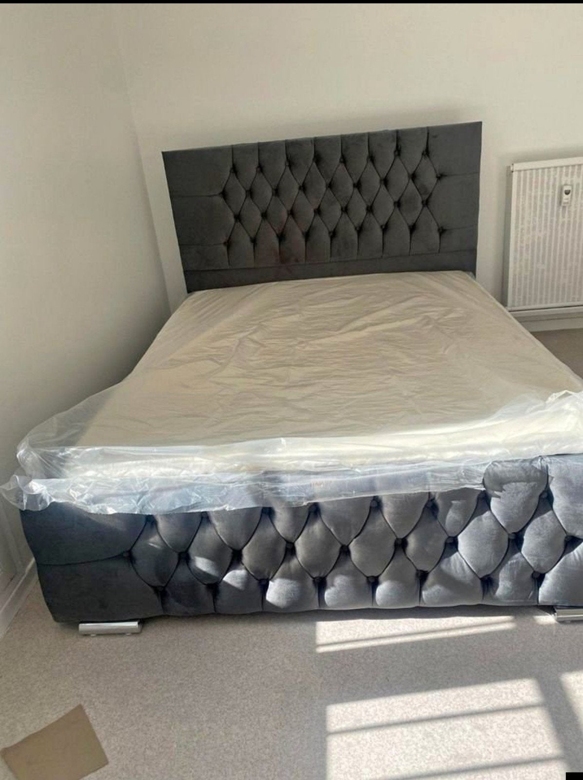 Luxe tweepersoonsbed met gestoffeerd hoofdbord, Ophalen of Verzenden, Zo goed als nieuw