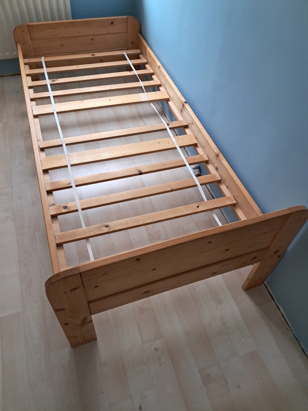 Houten bed 210 cm, Huis en Inrichting, Ophalen, Gebruikt, 90 cm, Eenpersoons