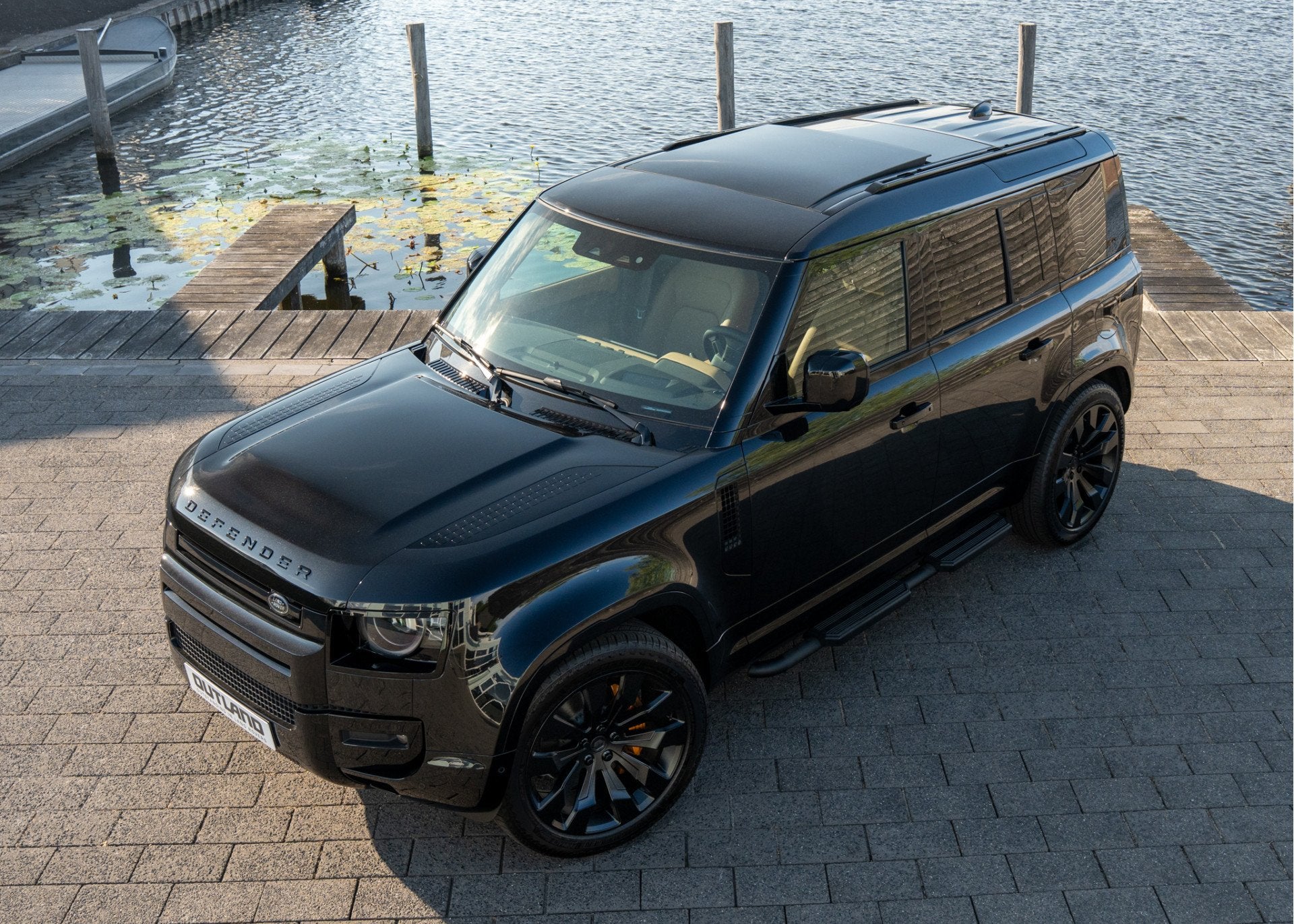 Land Rover Defender 110 P300e 110 X-Dynamic HSE | Urban | He, Auto's, Land Rover, Gebruikt, 4 cilinders, 3000 kg, Zwart