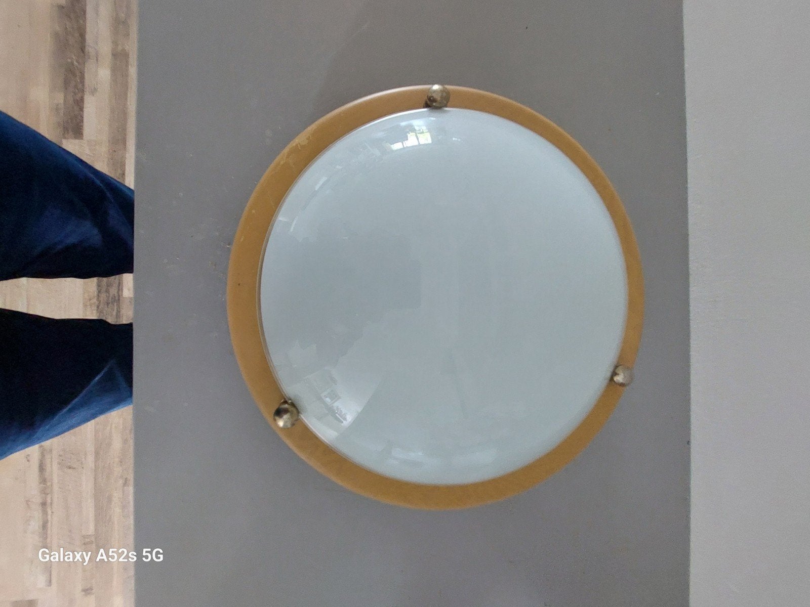 Plafondlamp met melkglas en gouden rand, Ophalen of Verzenden, Zo goed als nieuw