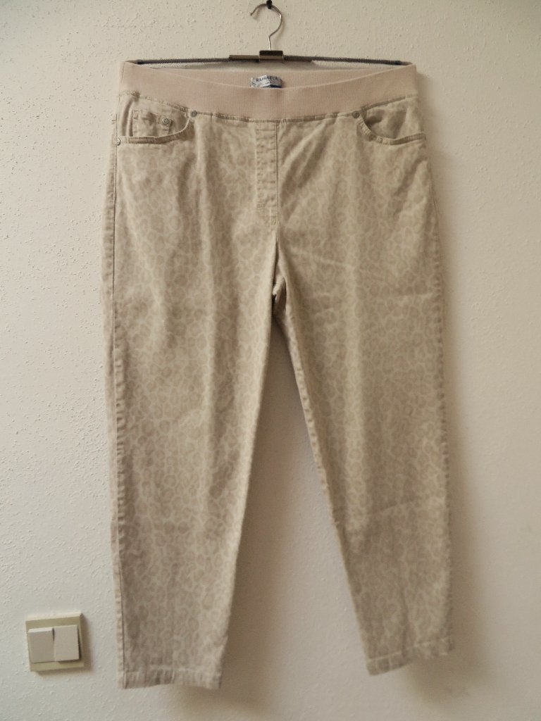P55 RAPHAELA by BRAX nieuwe comfort broek beige 42, Beige, Maat 42/44 (L), Nieuw, Ophalen of Verzenden