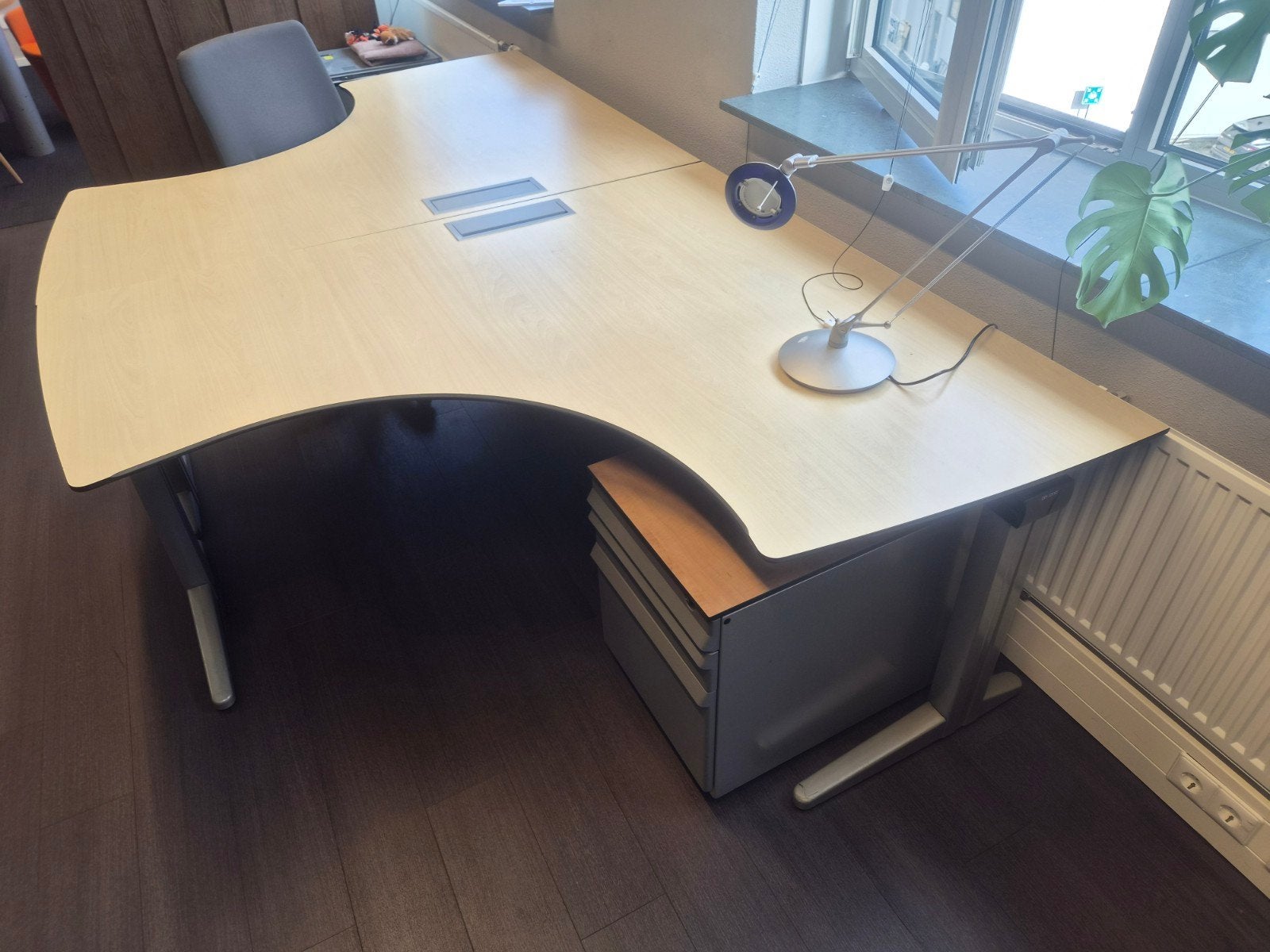 4x Ahrend Hoekbureau - Bladen zonder beschadiging, Huis en Inrichting, Bureaus, Ophalen, Gebruikt, Hout, Hoekbureau