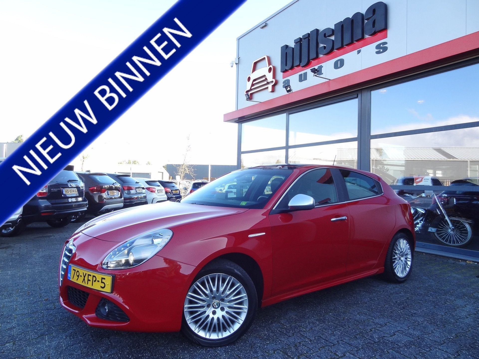 Alfa Romeo Giulietta 1.4 T Distinctive | NL-AUTO | PANO | CR, Euro 5, Zwart, 4 cilinders, Leder en Stof