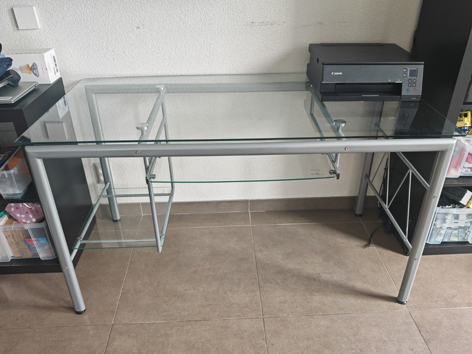 Glazen bureau met metalen frame en extra opbergruimte, Ophalen, Opbergruimte, Gebruikt, 70 cm