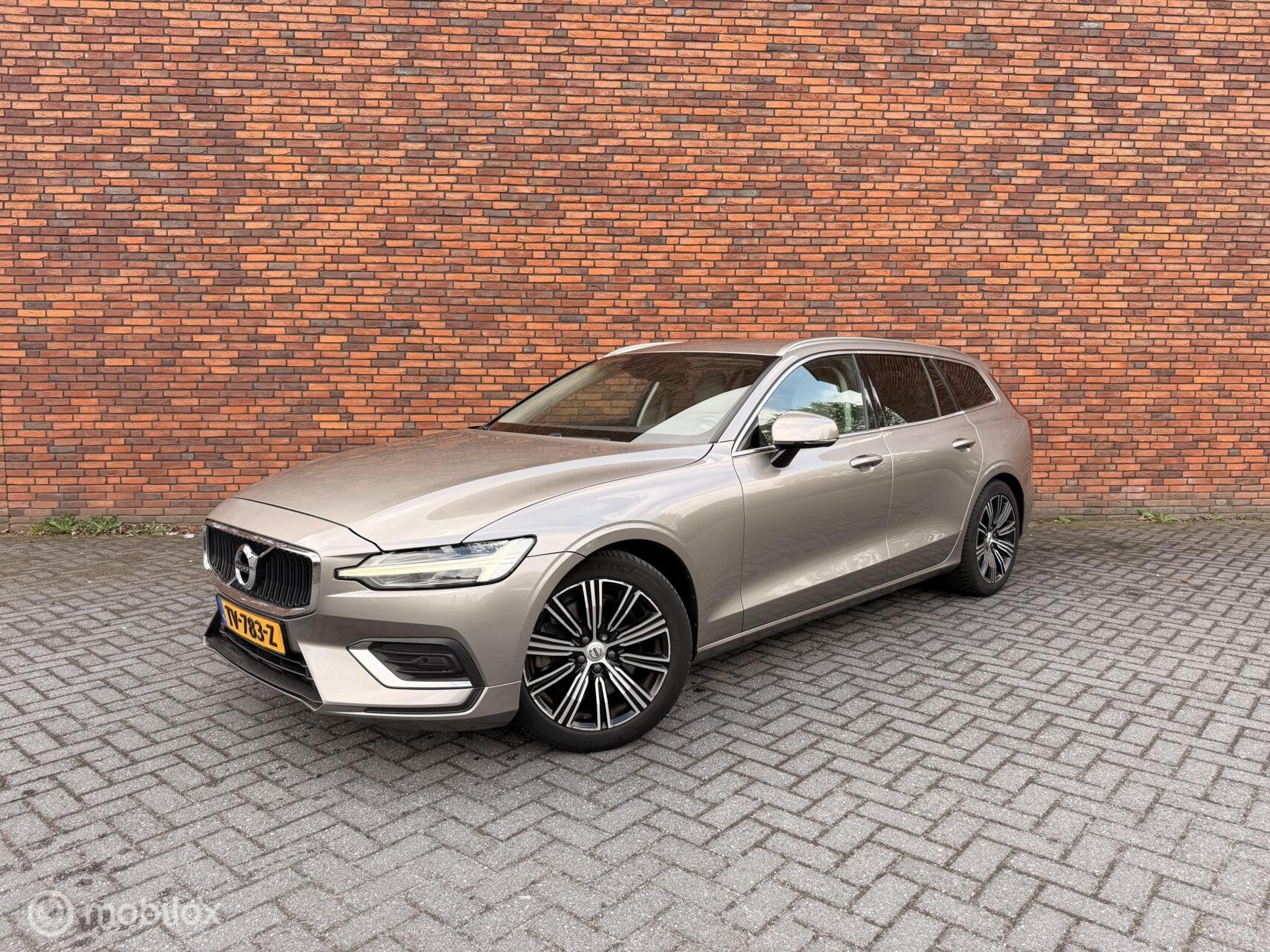 Volvo V60 2.0 T5 Inscription Carplay Dealer Trekhaak, 15 km/l, Euro 6, 4 cilinders, 1969 cc