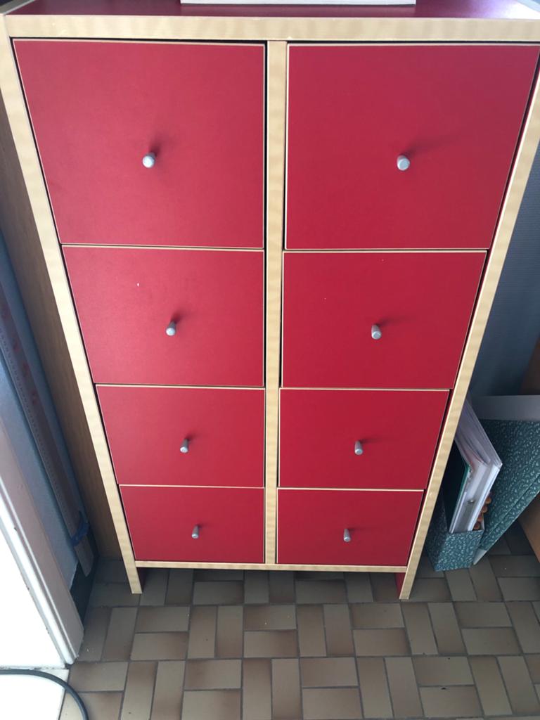 Leuke rode IKEA ladekast met 8 laden, Gebruikt, 5 laden of meer, 100 tot 150 cm, 25 tot 50 cm