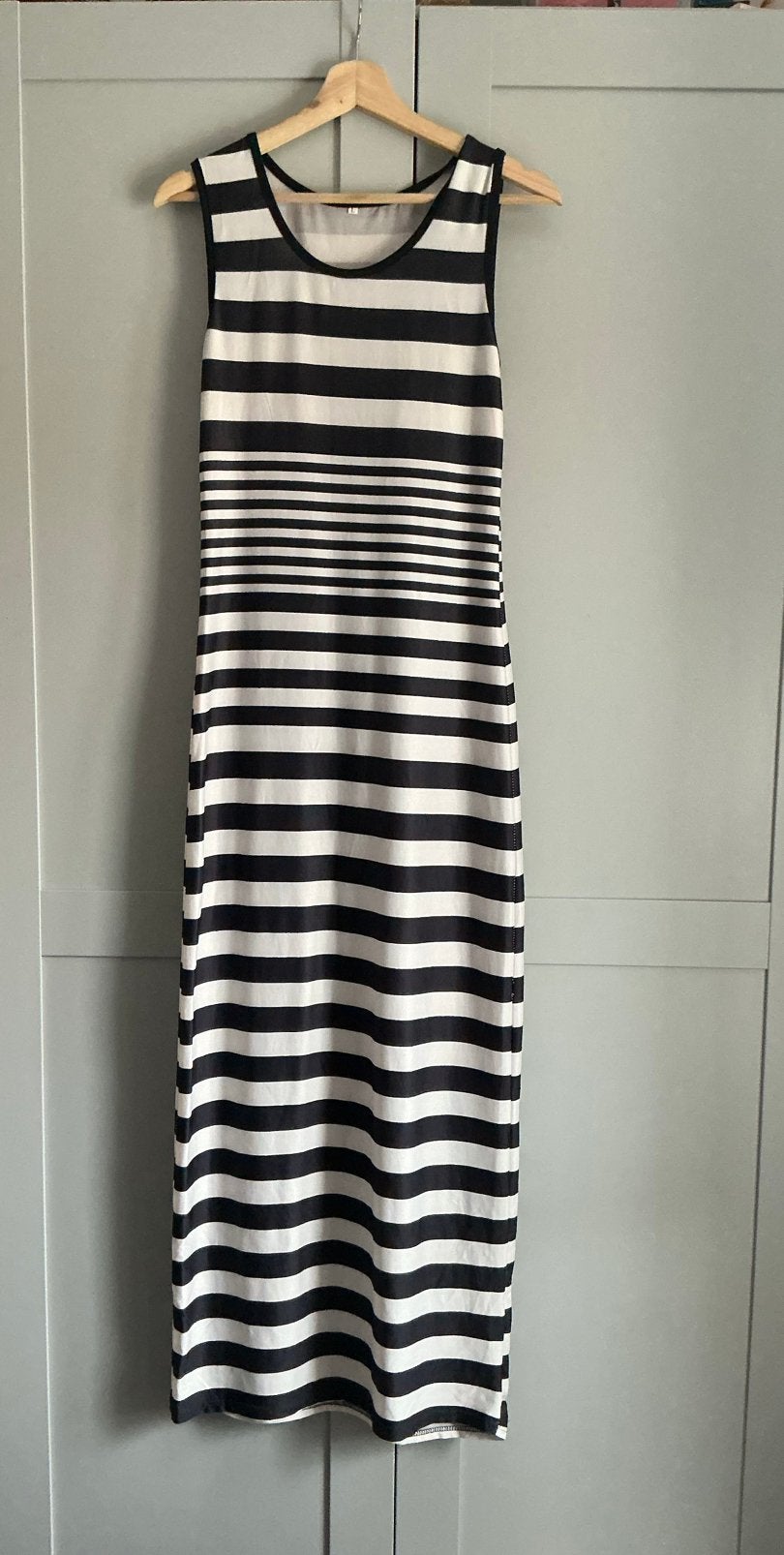 Mooie zwart-wit gestreepte lange jurk maat L, Kleding | Dames, Jurken, Zwart, Maat 42/44 (L), Ophalen of Verzenden, Zo goed als nieuw